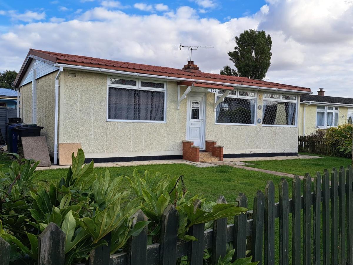 Beach & Tonic Beachside Chalet Humberston Exterior photo
