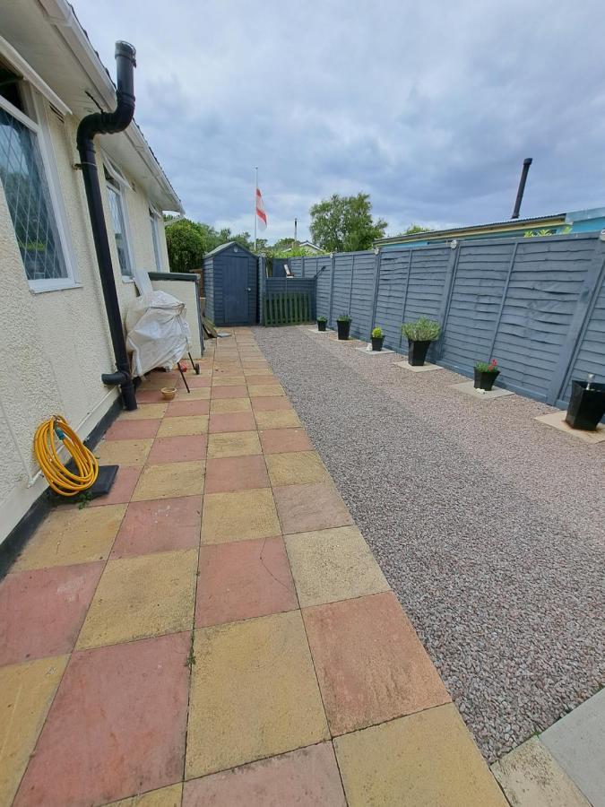 Beach & Tonic Beachside Chalet Humberston Exterior photo