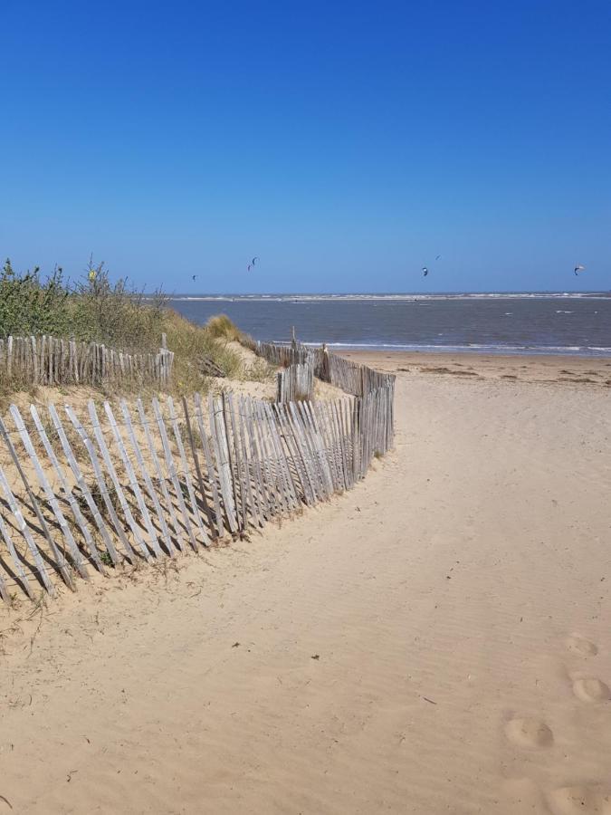 Beach & Tonic Beachside Chalet Humberston Exterior photo